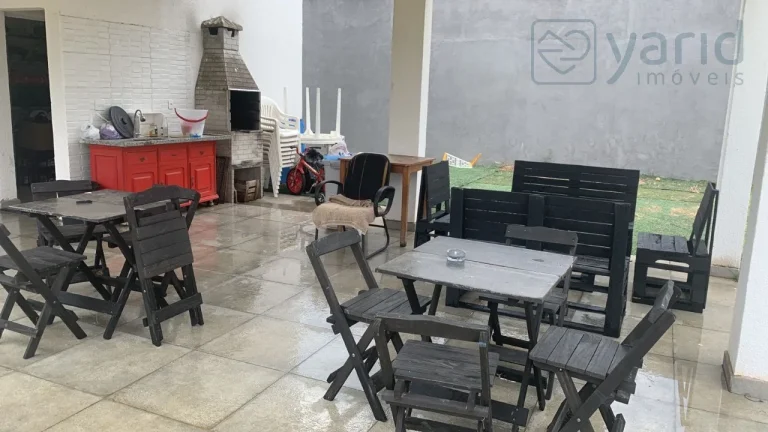 Imagem Casa à Venda na Cidade de com 4 Quartos, 2 Suítes e 6 Vagas de Garagem - Imperdível!
