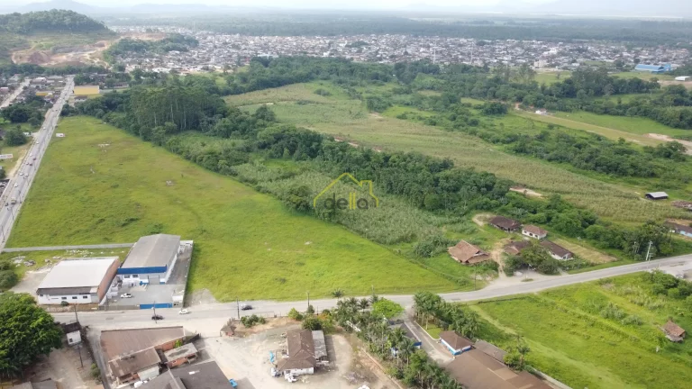 Imagem Terreno na região Industrial Norte com 43.000m2 para construção de Galpão localizado próximo do Aeroporto e Avenida Santos Dumond !