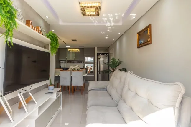 Imagem Apartamento reformado 2 Dormitórios, sendo 1 suite, sacada e vaga.