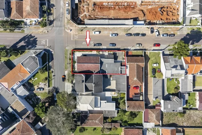 Imagem Terreno de Esquina no Bairro Portão – Excelente Oportunidade para Construtores!