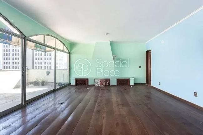 Imagem Ótima cobertura penthouse para reforma à venda no Itaim: - Área: 247m² com vista panorâmica de ...