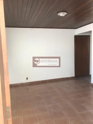 Imagem VENDO casa térrea na região do Sesc Interlagos, terreno de 300m², ACEITA PERMUTA. Vendo casa térreo na região de Interlagos, imóvel ideal para investidores, construir para renda, imóvel Atual, casa térrea com 2 Dormitorios, suite de empregada, 6 vagas de 