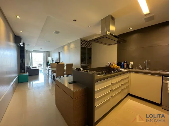 Imagem Apartamento à Venda no Centro, 3 quartos e 3 vagas em Florianópolis/SC.