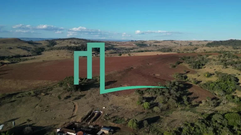 Imagem Fazenda entre Cassia e Passos