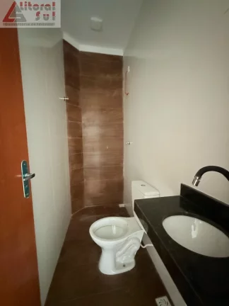 Imagem Casa em Condomínio à venda em Praia Grande-SP, bairro Melvi, 2 quartos, 1 sala, 1 vaga, 55,00 m². Confira!