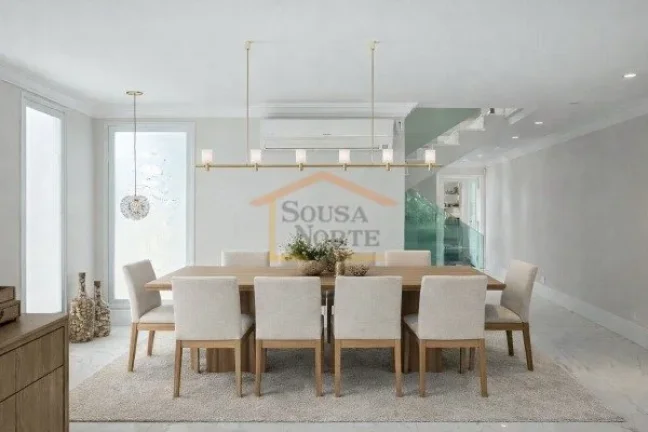 Imagem Sobrado com 230 m² de área útil, com 4 dormitórios, sendo 3 suítes, e 5 banheiros. Possui sala ...