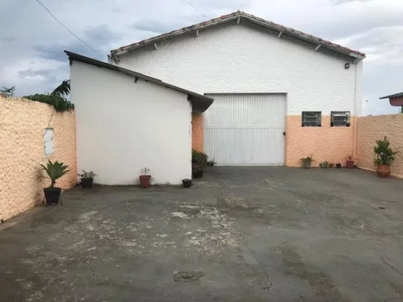 Barracão no centro da cidade de Charqueada com 168 m² de construção num terreno de 412 m². - At...