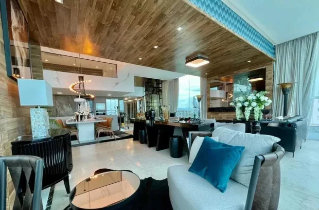 Imagem Cobertura Triplex frente mar com 7 suítes e 6 vagas de garagem em Balneário Camboriú