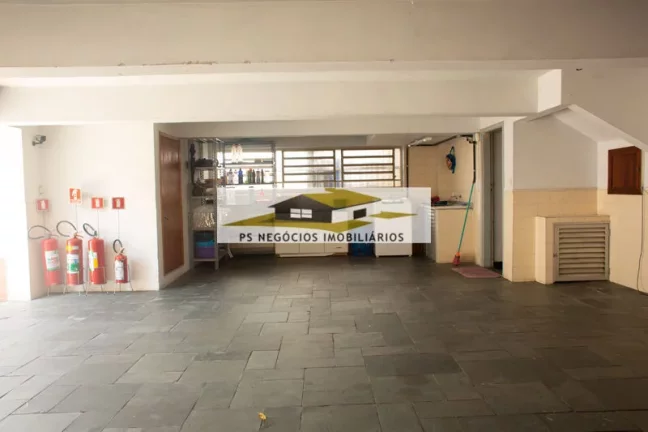 Imagem Sobrado para venda com 6 vagas