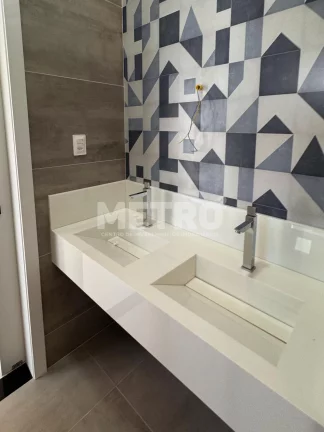 Imagem Casa à venda no Alphaville com três suítes, gourmet com piscina e churrasqueira