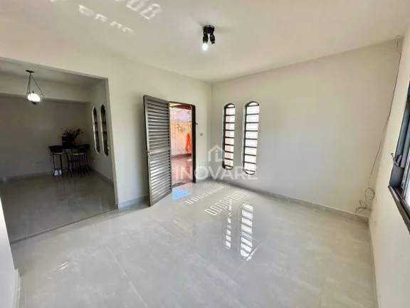 Imagem Casa à venda, 274 m² por R$ 650.000 - Centro - Itumbiara/GO