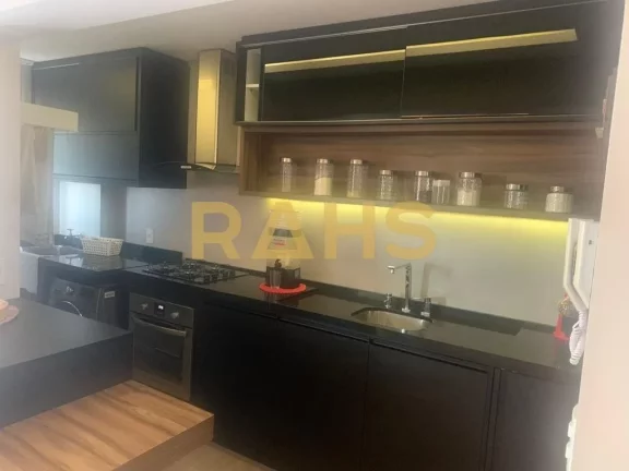 O apartamento com sacada integrada, conta com 02 dormitórios com ar condicionado já está instalad...