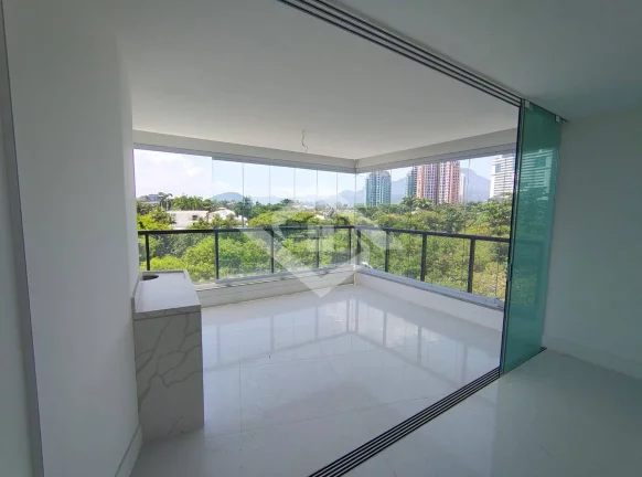Imagem Apartamento de 4 Quartos na Barra da Tijuca perto do Posto 6 com 147 m²