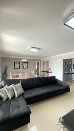 Imagem Belíssimo Apartamento de 213 metros com 4 Dormitórios sendo 2 Suítes e 3 Vagas