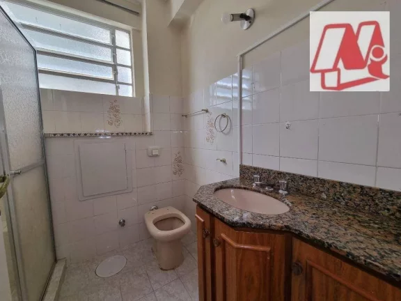 Imagem No Moinhos de Vento, 2 dormitórios, sacada e vaga.