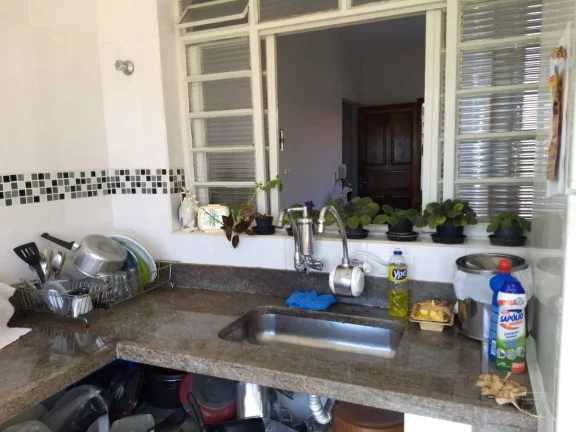 Imagem oportunidade! Ótima casa no centro de Atibaia com 287 m2 de terreno, quintal e porão