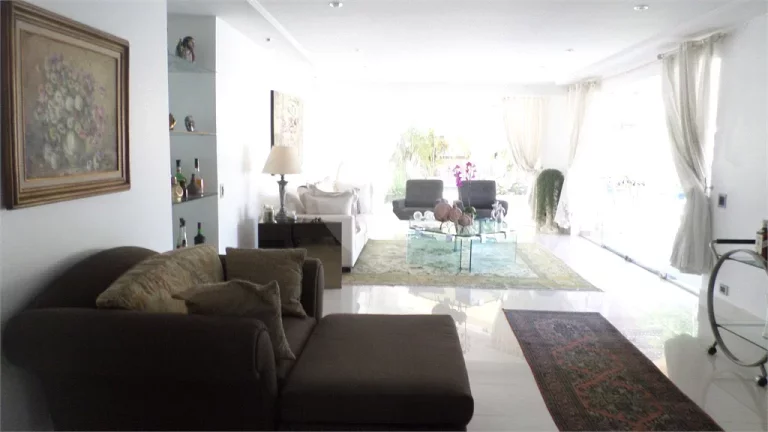 Imagem Sobrado à venda com 4 quartos, sendo 4 suítes, em Granja Viana, Carapicuíba - SP