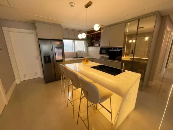 Imagem Apartamento alto padrão frente mar com 4 suítes e 3 vagas de garagem - Av. Atlântica/SC