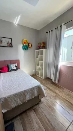 Imagem Casa Alto Padrão com 3 dormitórios sendo 1 suíte e 2 vagas - Floresta | Joinville/SC