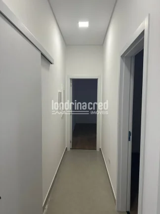 Imagem Desfrute de Conforto e Elegância na Linda Casa do Res. Golden Park II: 3 Dormitórios (2 Suítes), 3 Banheiros, 2 Vagas e Amplo Terreno de 250m²!