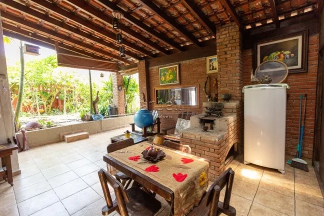 Imagem Casa com 460 metros quadrados de área total e 250 metros quadrados de área construída. Com 4 dorm...