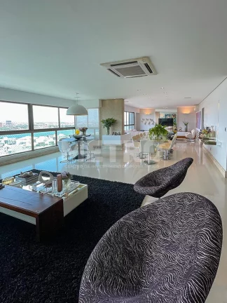 Imagem Cobertura de Alto Padrão à venda na Orla Vista panorâmica da cidade, 4 suítes