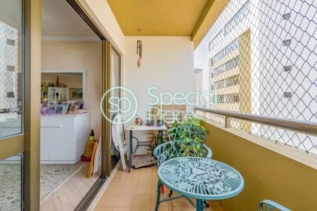 Imagem Apartamento com 3 dormitórios com armários, sendo 1 uma suíte, banheiro, ampla sala de visitas co...