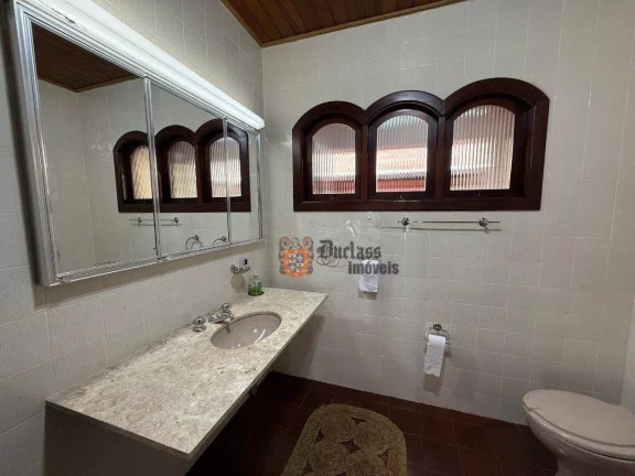 Imagem Casa com 4 dormitórios à venda, 267 m² por R$ 1.500.000,00 - Jd do Embaixador - Campos do Jordão/SP