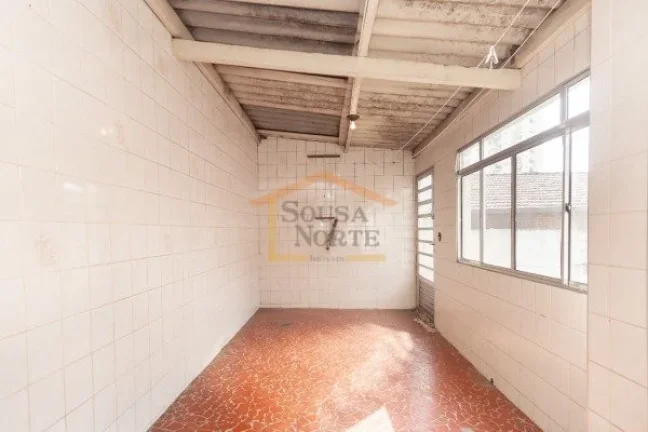 Imagem Sobrado 3 dormitórios, 2 banheiros, possui sala ampla e bem iluminada, cozinha funcional com espaç...