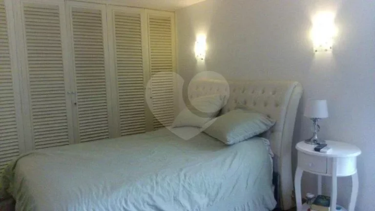 Imagem Sobrado à venda com 5 quartos, sendo 2 suítes, em Butantã, São Paulo - SP