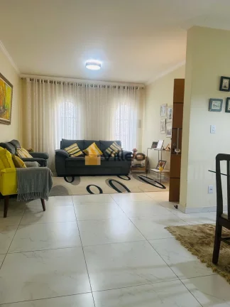 Imagem Descubra o conforto de viver em uma casa espaçosa e bem localizada!
Construída em 2013, esta linda...