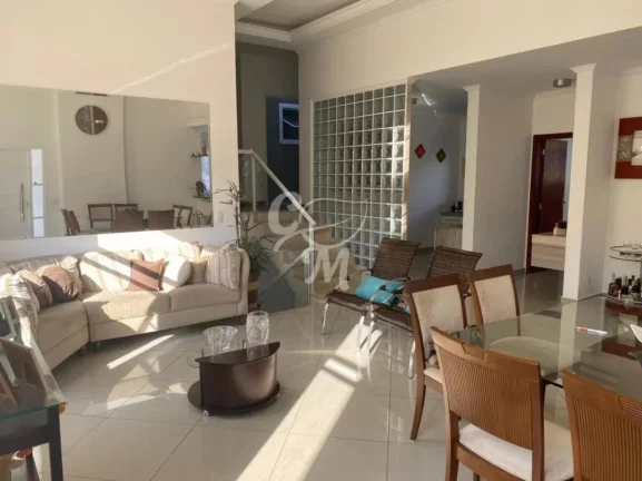 Imagem Excelente Casa em Condomínio!