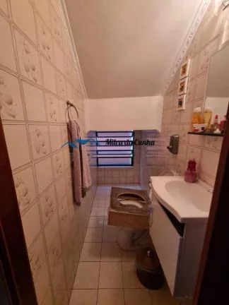 Imagem Sobrado à Venda com 3 dormitórios, 1 suíte, 2 vagas, com 190m², Jd Ocara em Santo André