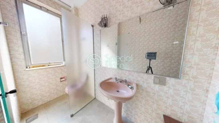 Imagem Apartamento super espaçoso com 325m2 de área privativa, 3 dormitórios ( 1 suíte) e 2 vagas na ga...
