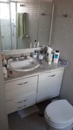 Imagem Apartamento bem espaçoso e repleto de armários. Living para 2 ambientes, lavabo, 3 dormitórios se...