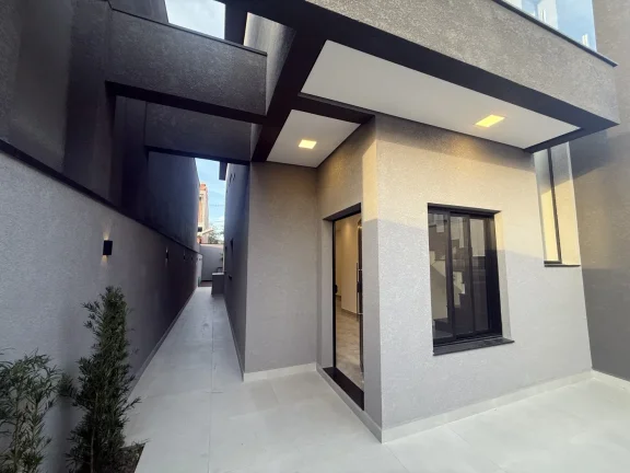 Imagem Casa a Venda com 3 Suítes e Piscina - Muito Conforto!