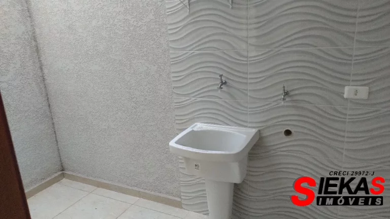 Imagem Aluguel de Casa em São Paulo-SP: 2 quartos, 2 suítes, 1 sala, 2 banheiros, 1 vaga de garagem, 80m² no Jardim Egle.