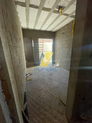 Imagem Sobrado moderno com 3 suítes, 4 vagas e quintal para lazer exclusivo