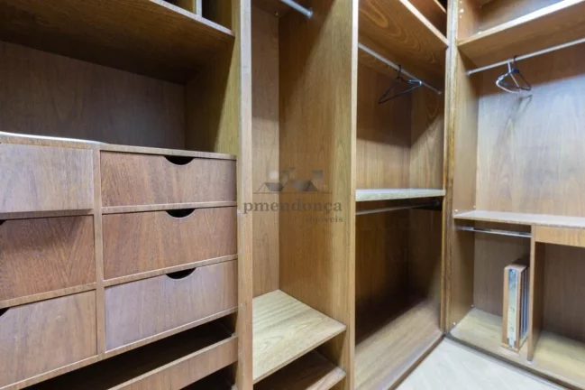 Imagem Apartamento à venda em Higienópolis com 4 suítes e 4 vagas em 213m2