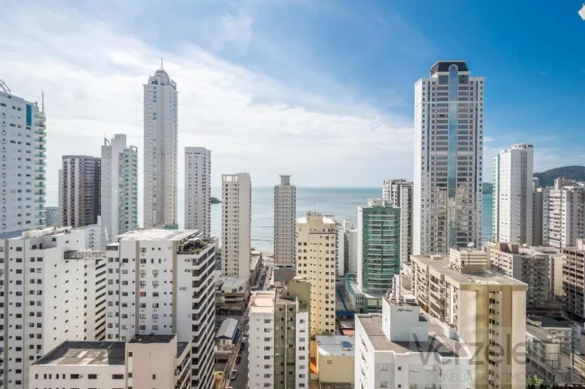 Imagem Apartamento 4 ou + dormitórios para Venda em Balneário Camboriú / SC no bairro Centro