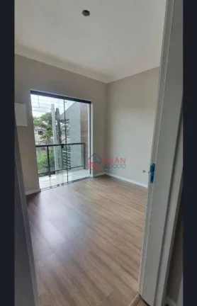 Imagem Sobrado à venda em Curitiba no Sitio Cercado - 3 Quartos (Suíte), Garagem 2 Carros - 89m