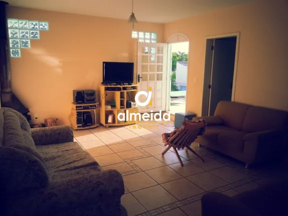 Imagem Casa 4 dormitórios à venda Camobi Santa Maria/RS