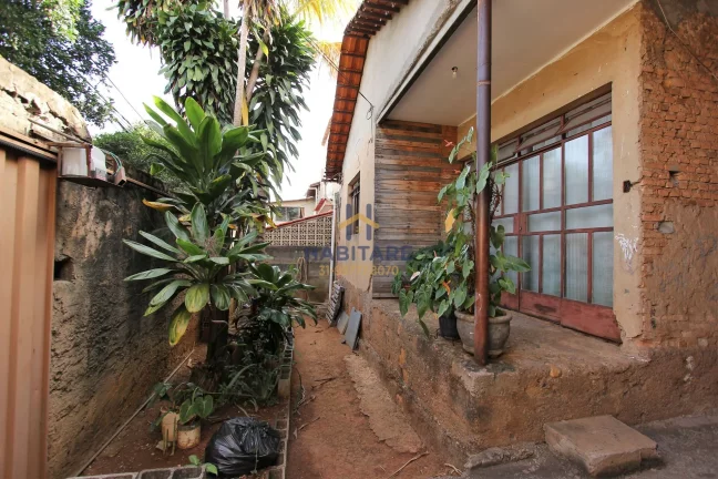 Casa no melhor ponto do Milionários.