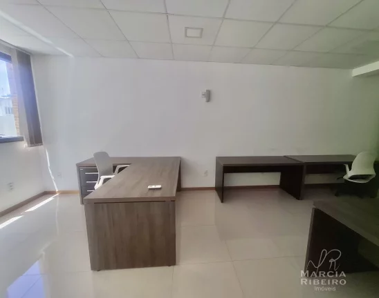 Imagem Sala Comercial com 35m², elevador Maca-Leito