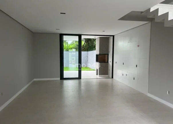 Imagem Sobrado à Venda em Sertão do Maruim - 3 Dormitórios, R$620k
