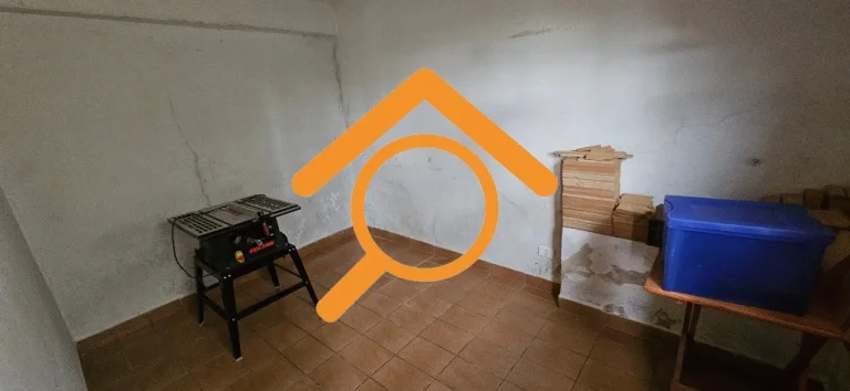 Imagem Casa Comercial para Locação em Interlagos, São Paulo - 2 Quartos, 1 Sala, 2 Banheiros, 4 Vagas de Garagem - 175m²