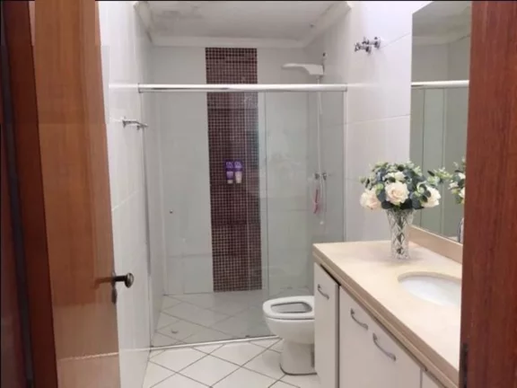 Imagem Oportunidade de ótimo negócio na área central... Barracão comercial em ótima localização com ...