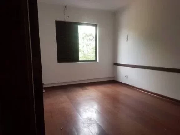 Imagem Conjunto comercial na Praça D. Gastão Liberal Pinto