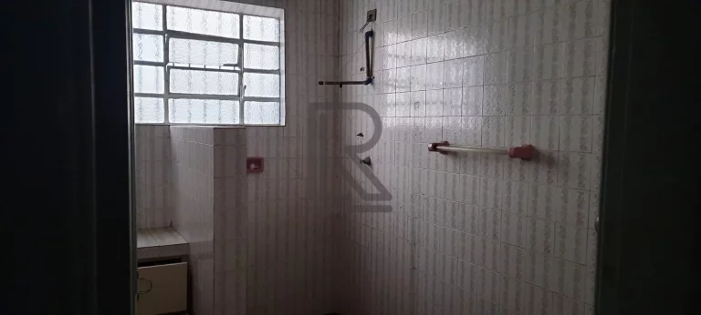 Imagem Oportunidade Imperdível: Casa Antiga em Localização Estratégica com Potencial Comercial!