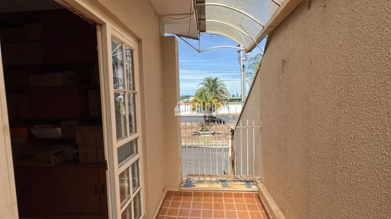 Imagem Casa à venda no bairro Vila Olímpica, Uberaba - 3 dormitórios, suíte, sacada e quintal!
